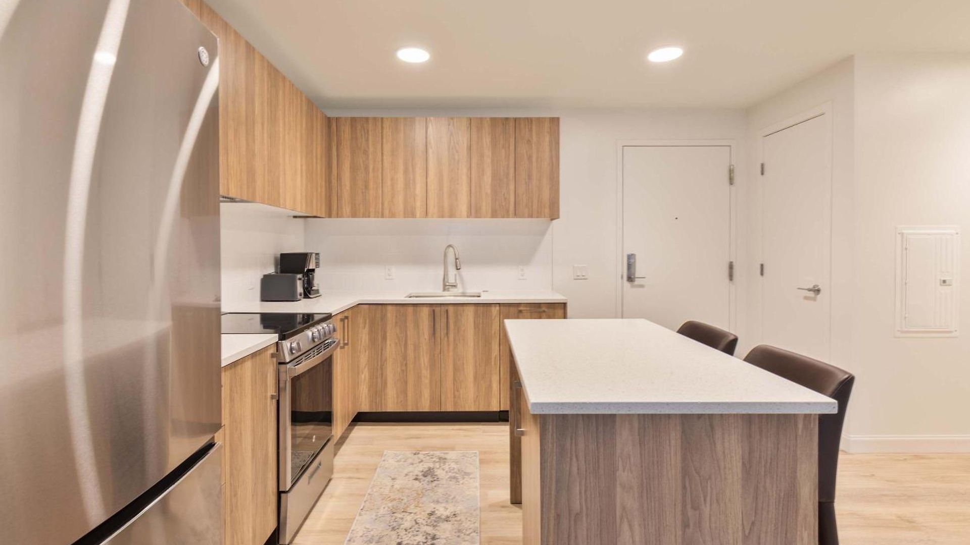 Apartment Gorgeous With Kitchen