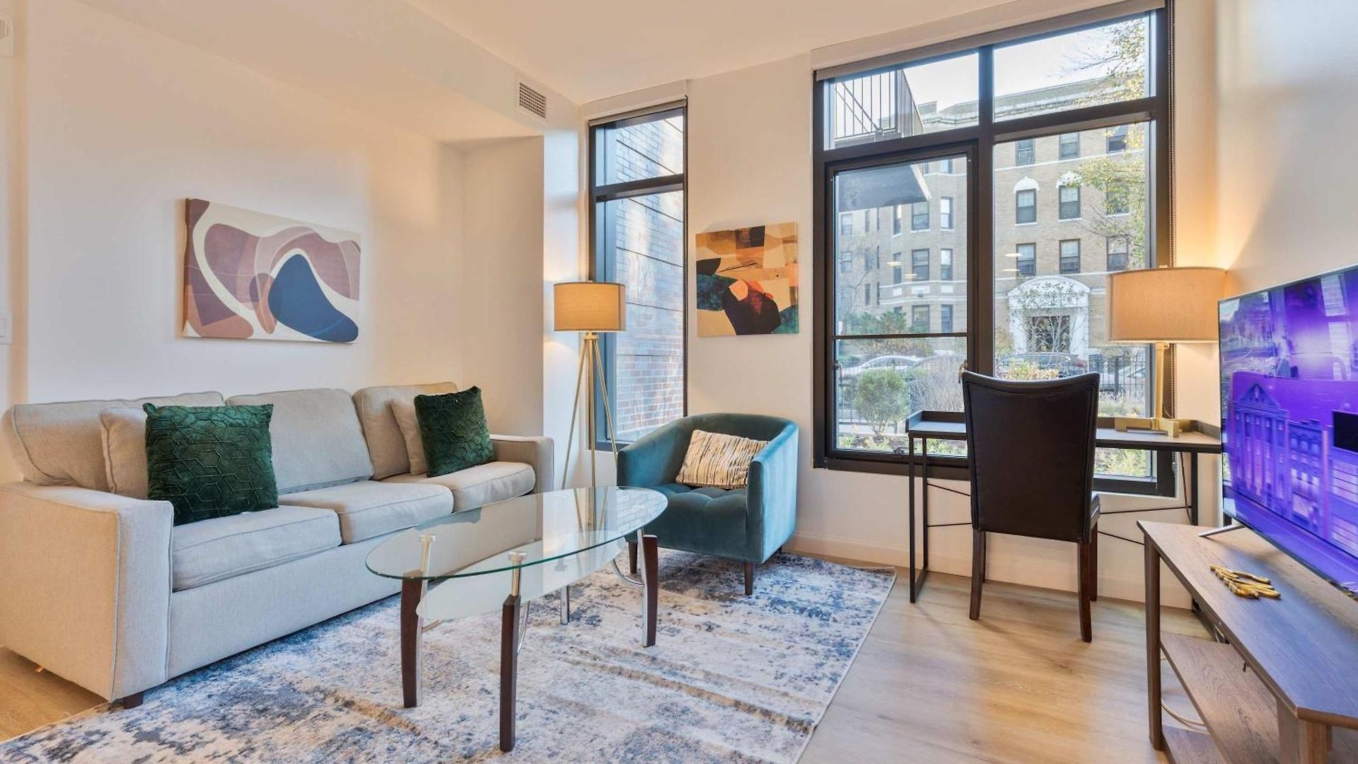 Gorgeous With Kitchen Apartment *