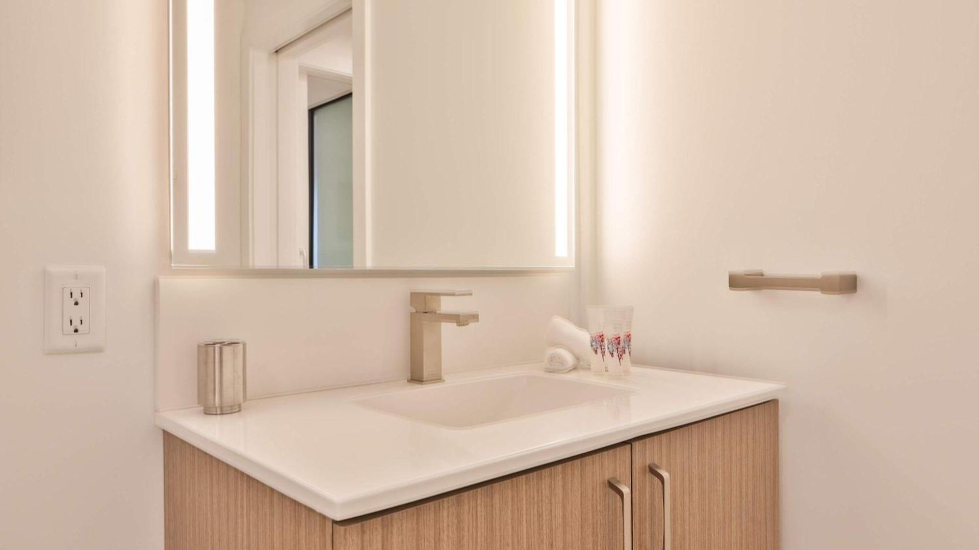 Luxury With Kitchen & Gym Apartment