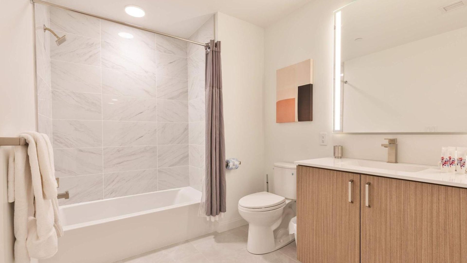 Luxury With Kitchen & Gym Apartment *