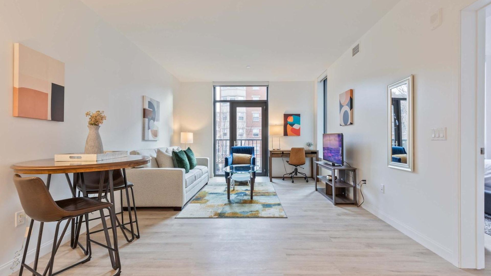 Apartment Gorgeous With Kitchen