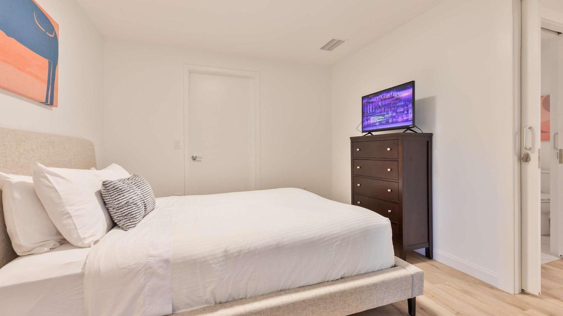 Private Modern With Kitchen Apartment *