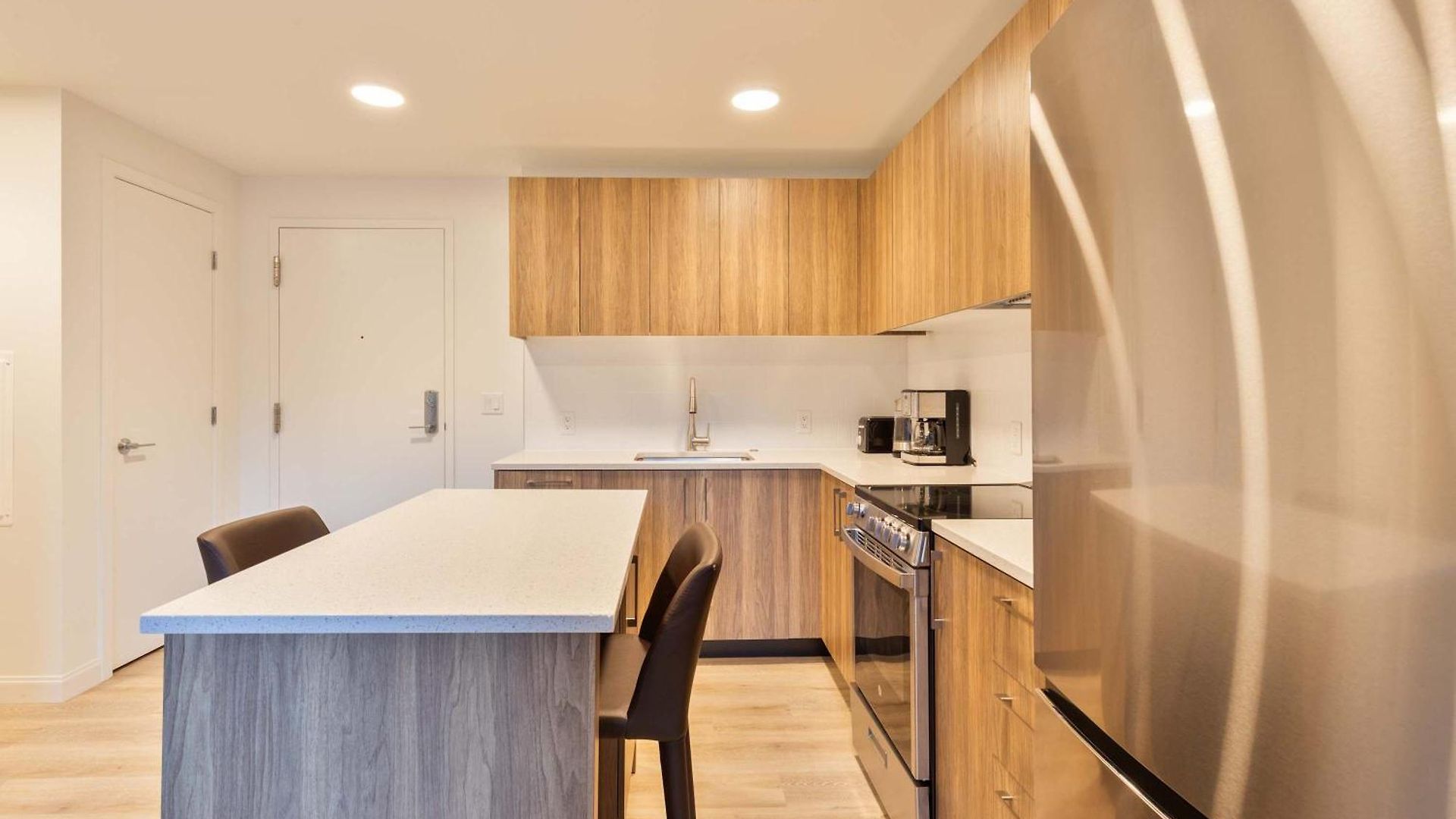 Private Modern With Kitchen Boston