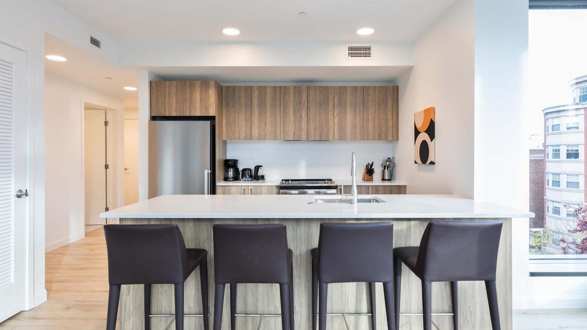 Spacious With Kitchen *