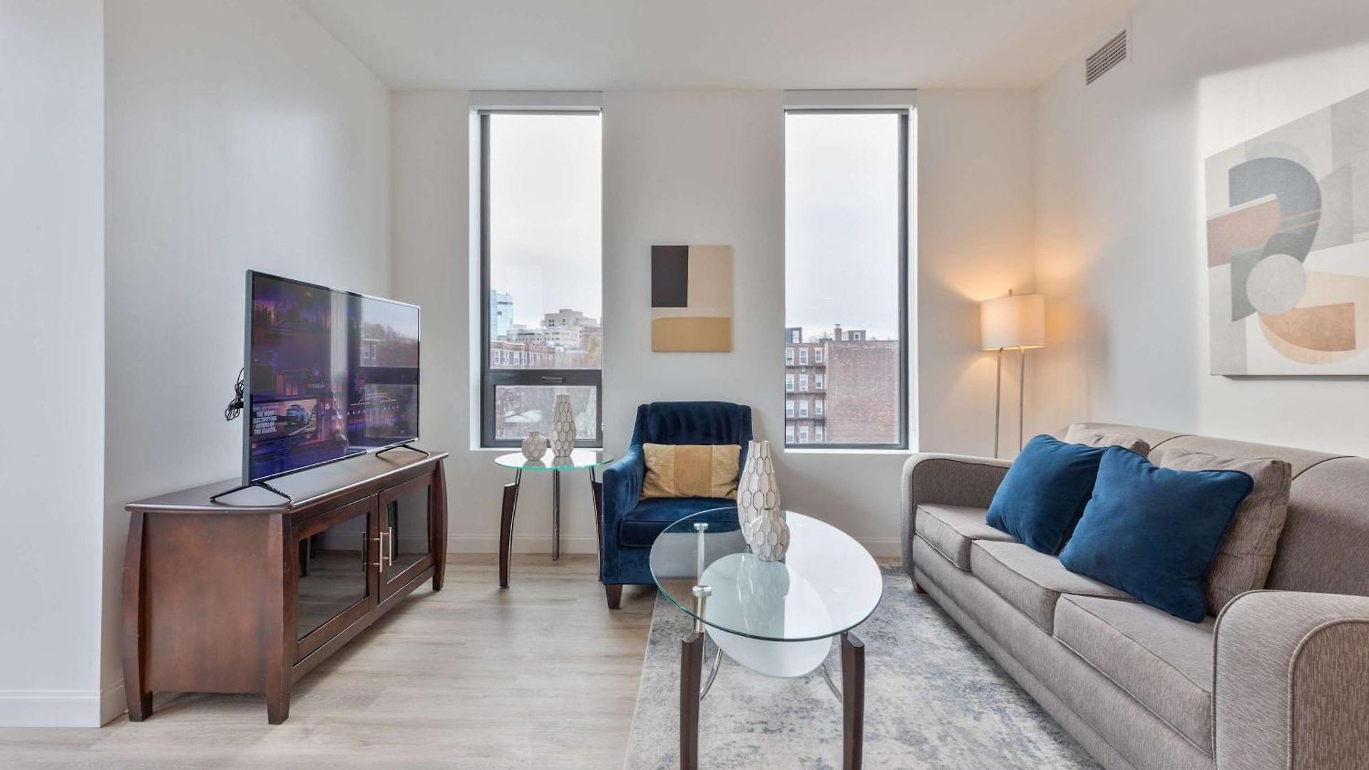 Spacious With Kitchen Apartment *