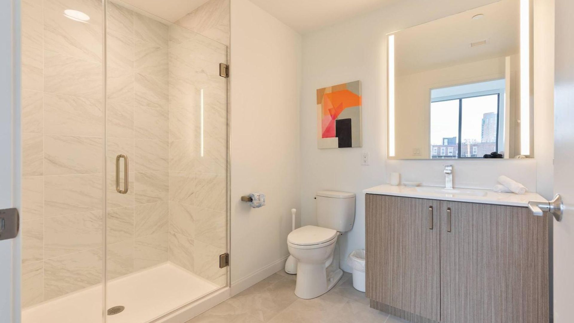 Spacious With Kitchen Apartment