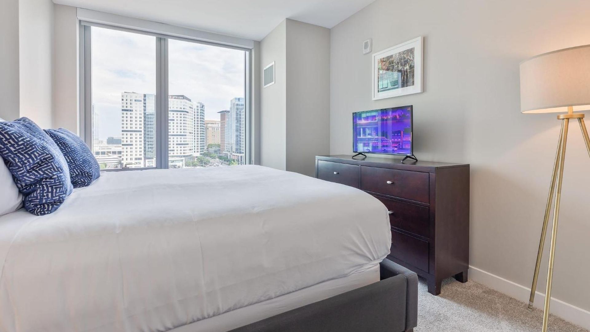 Bright Downtown With Gym Apartment Boston