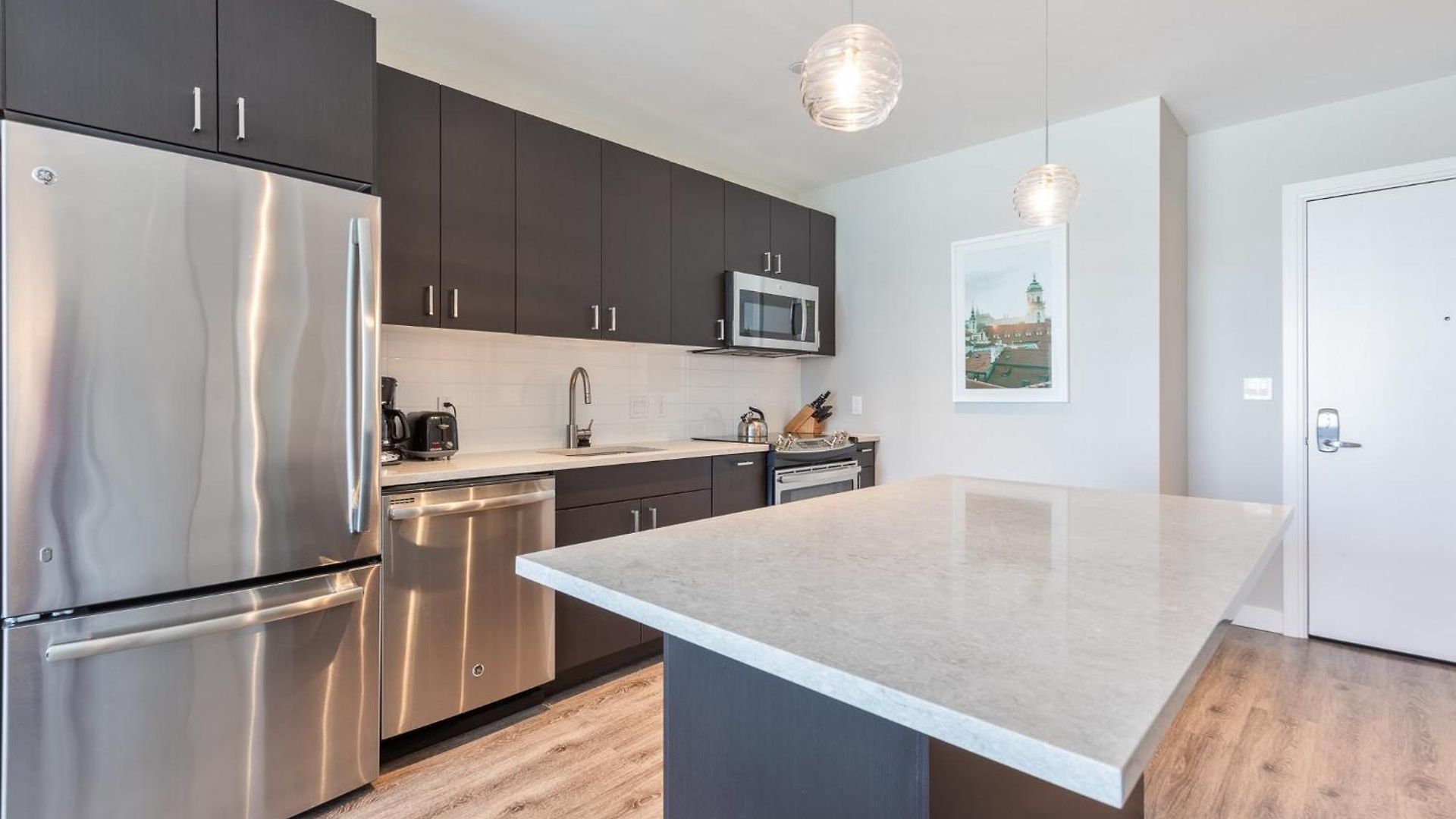 Apartment Bright Downtown With Gym *