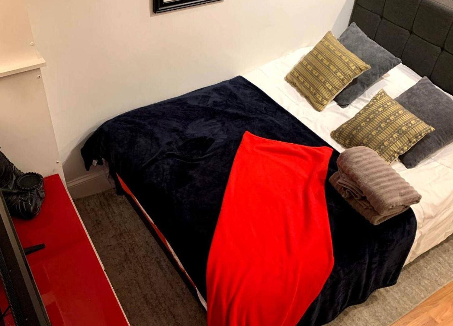 Amazing Location Parking Apartment *