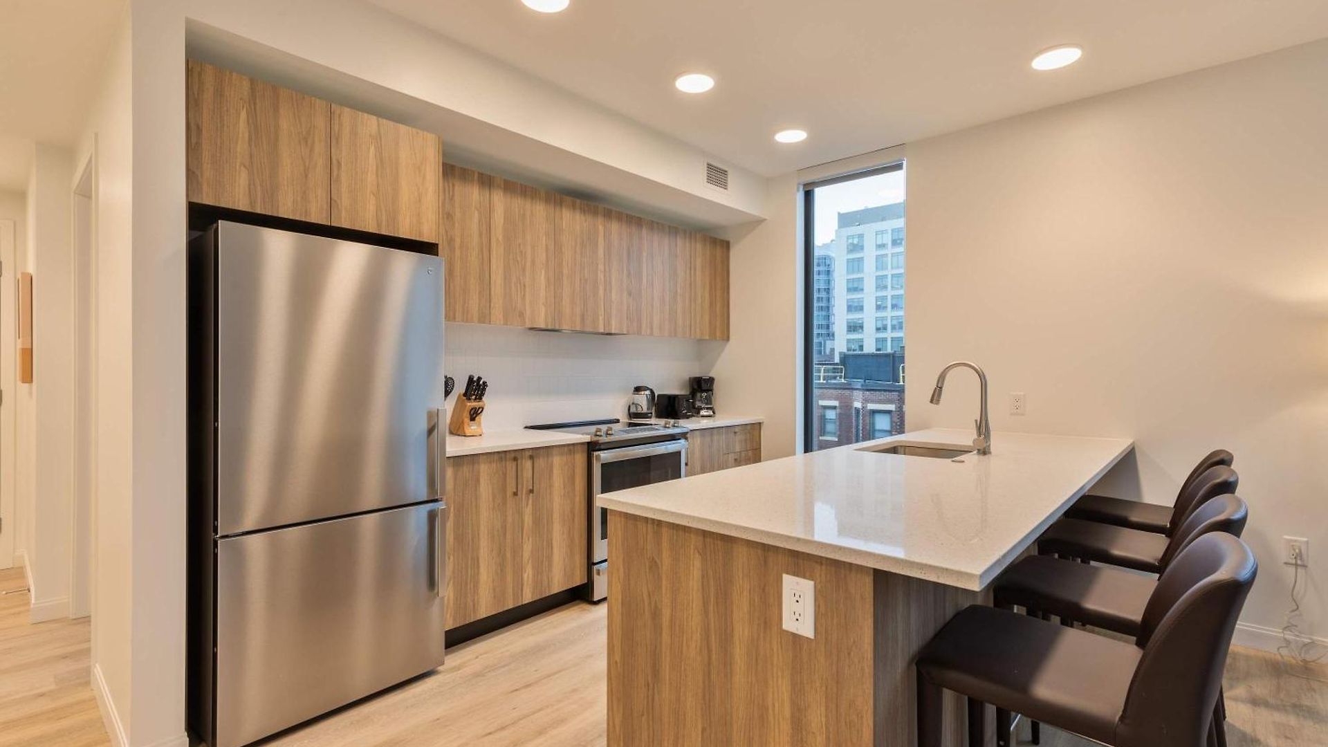 Downtown With Kitchen And Gym Apartment