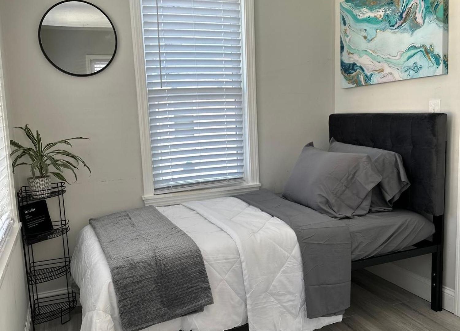 Stylish 2nd Floor Unit, Are Going To It! Apartment