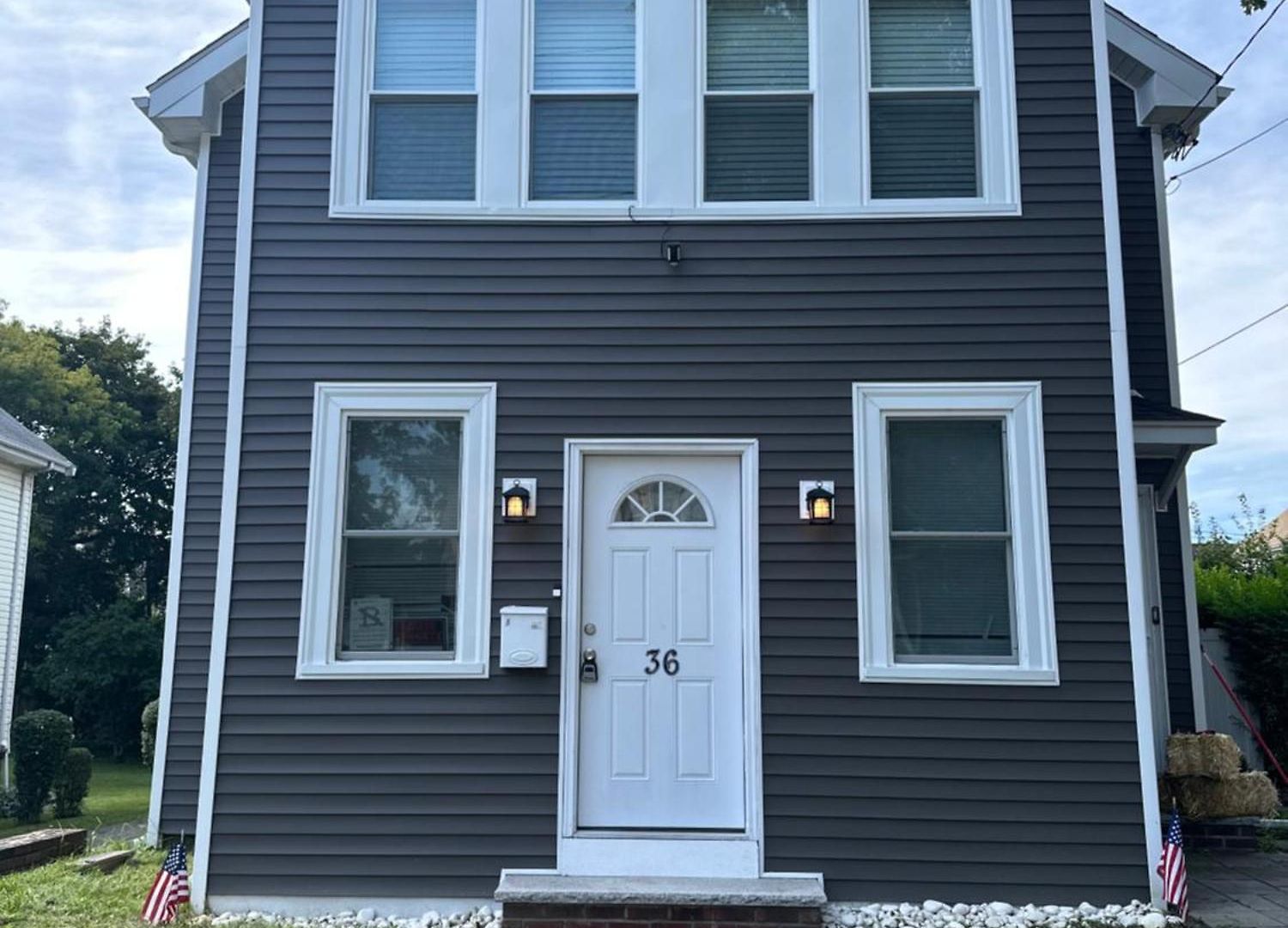 Stylish 2nd Floor Unit, Are Going To It!