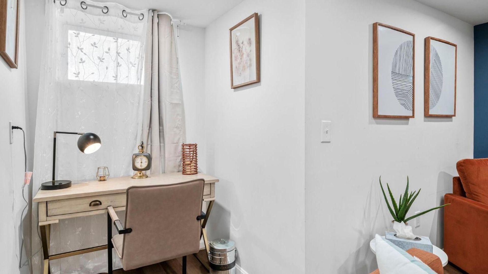 Roslindale Village Apartment *