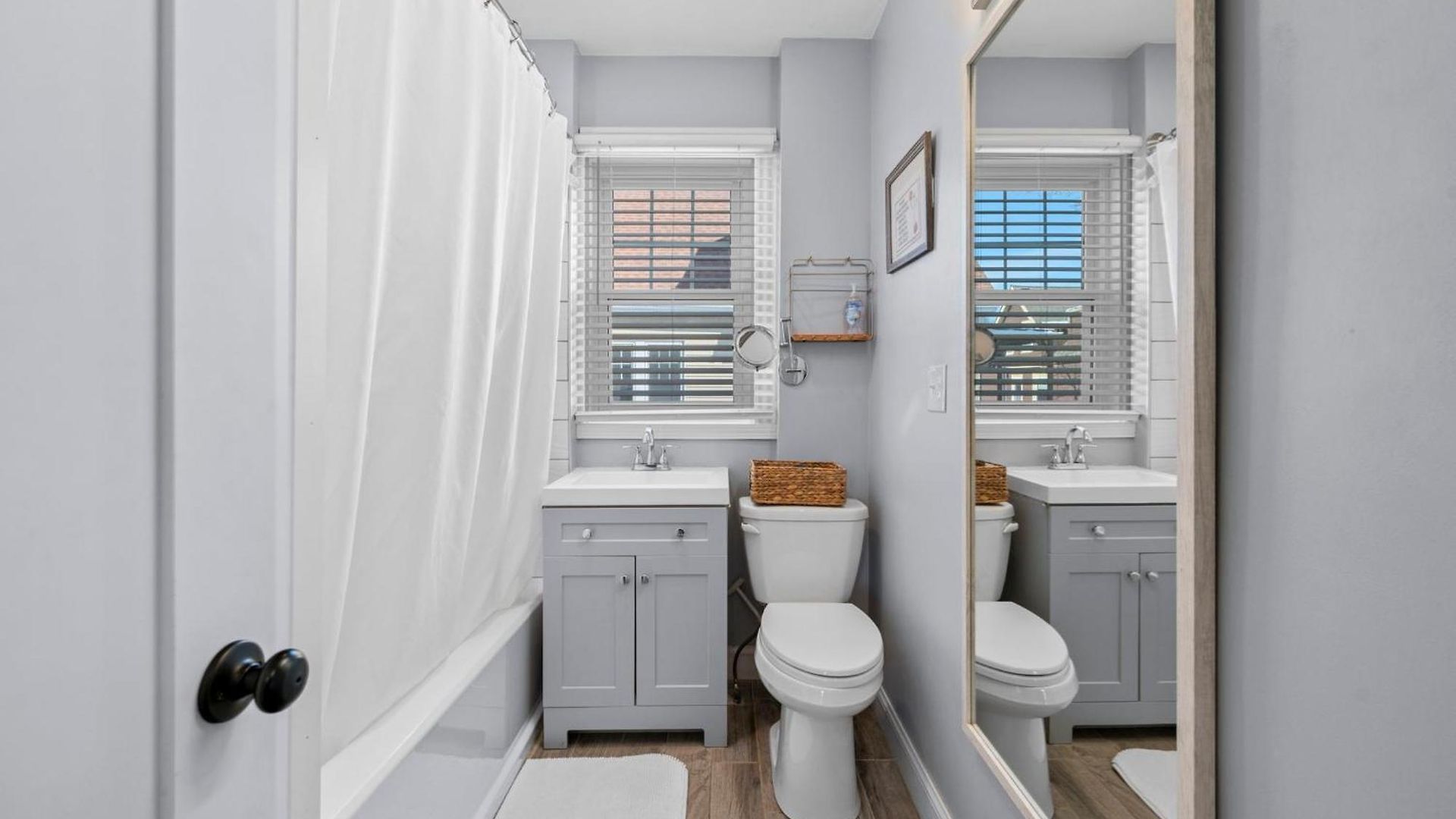 Roslindale Village Apartment Boston