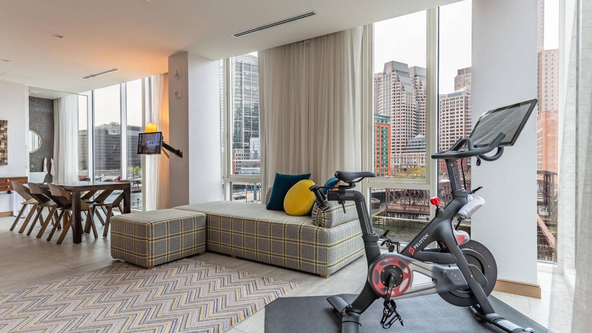 The Envoy Hotel, Autograph Collection Hotel 4*