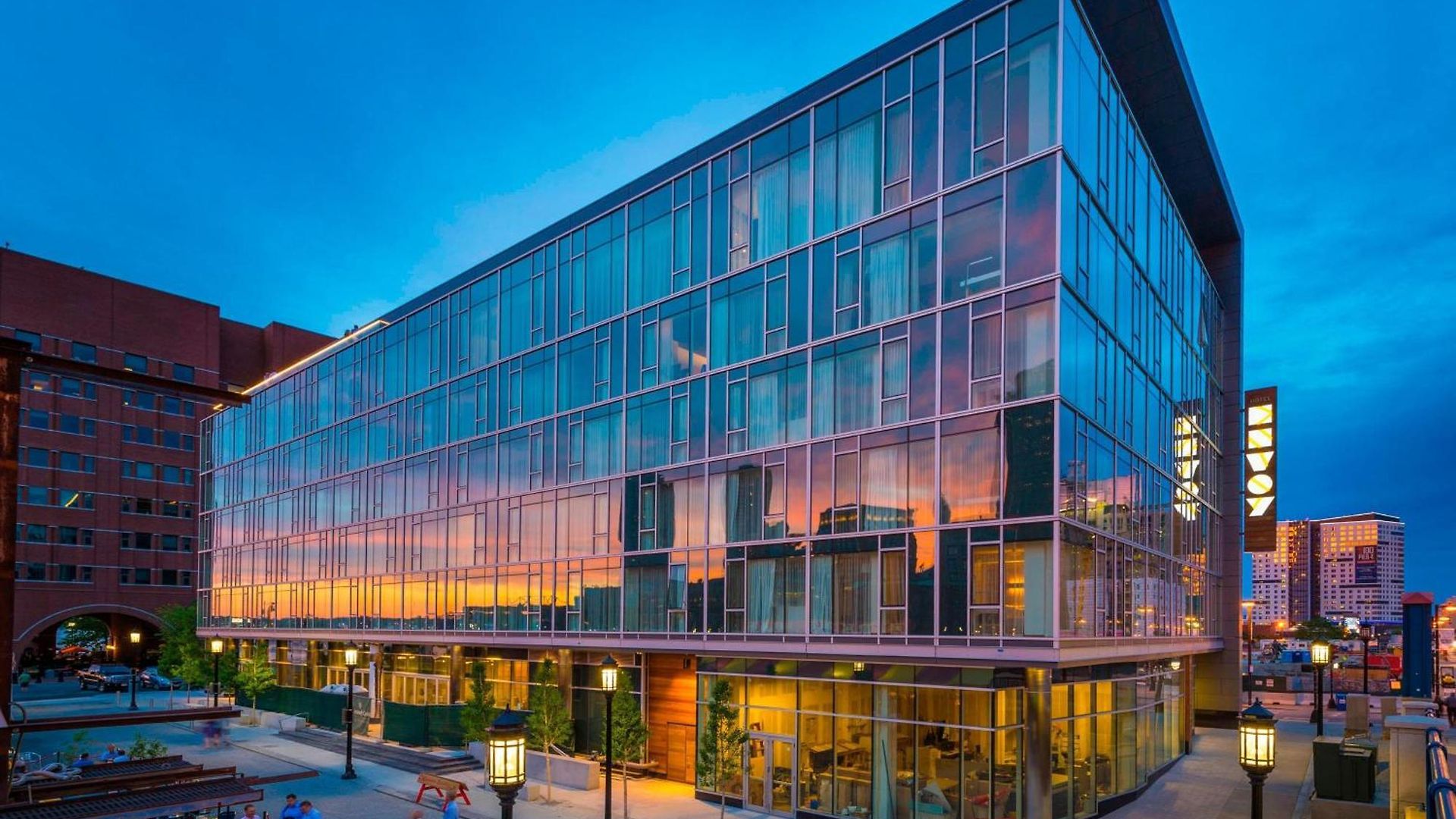 The Envoy Hotel, Autograph Collection