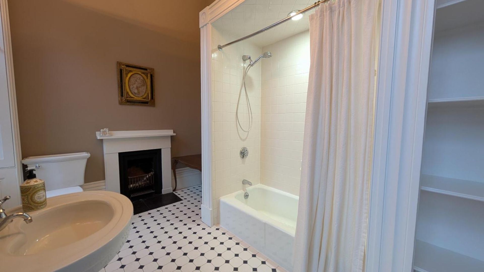 Beacon Hill: The Aldrich House Holiday home