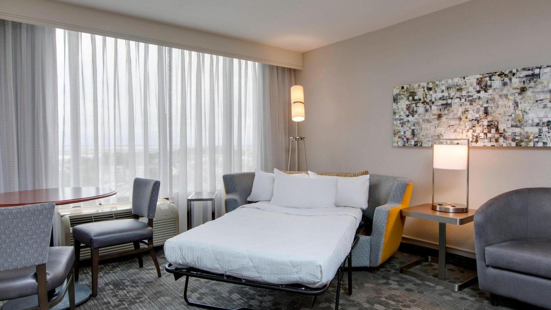 Courtyard By Marriott Logan Airport Hotel Boston