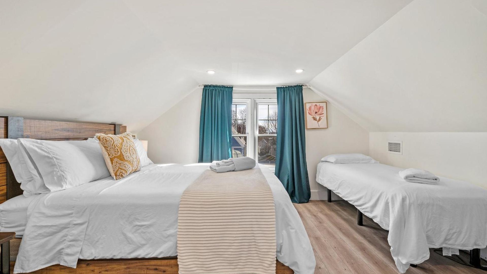 Roslindale Village Apartment *