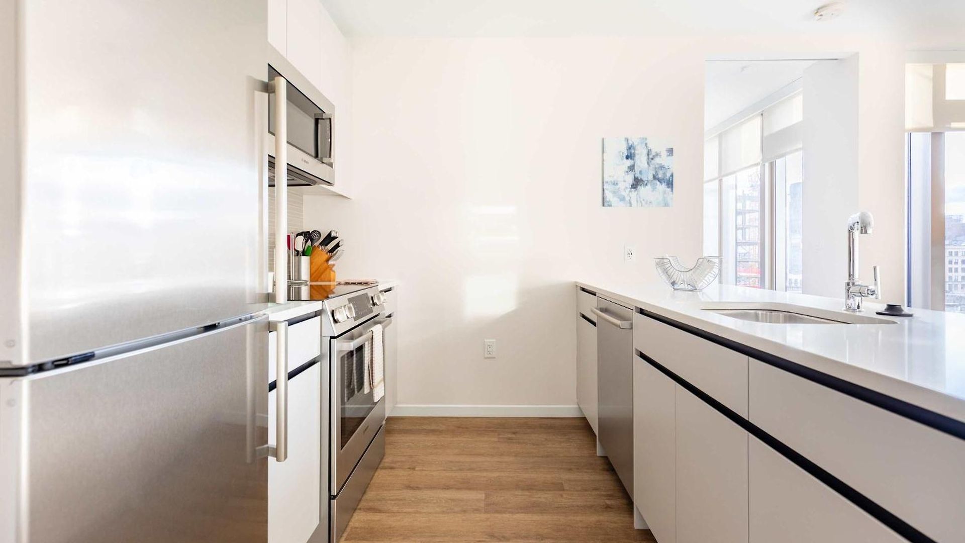 Entire Downtown Seaport With Pool