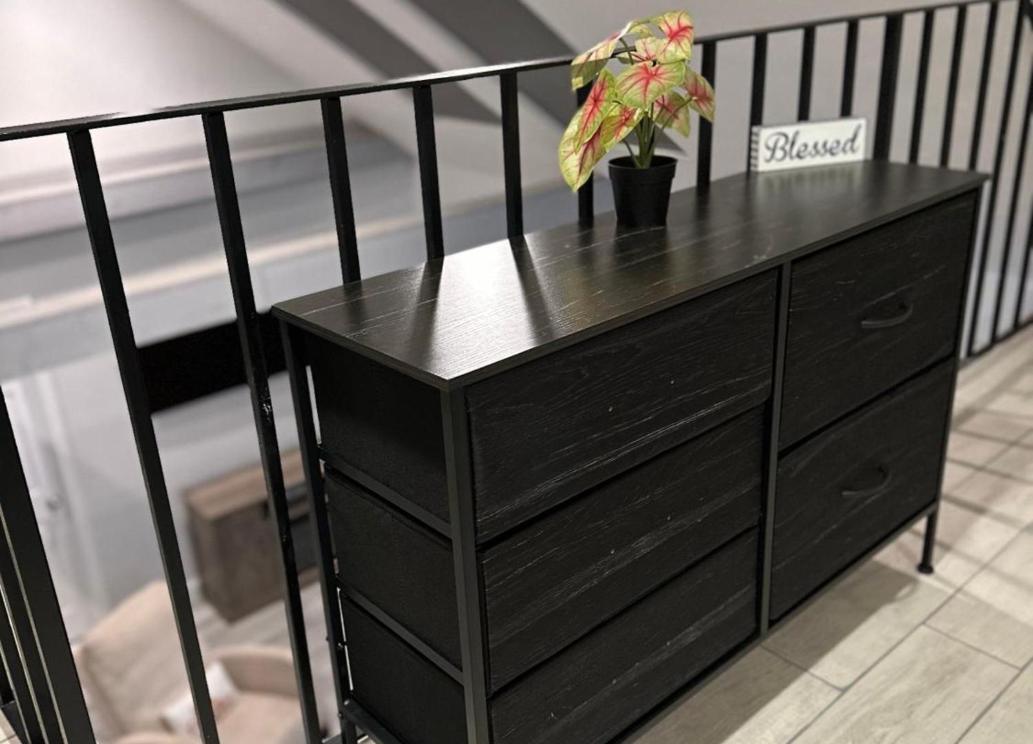 Stylish 2nd Floor Unit, Are Going To It! Apartment *