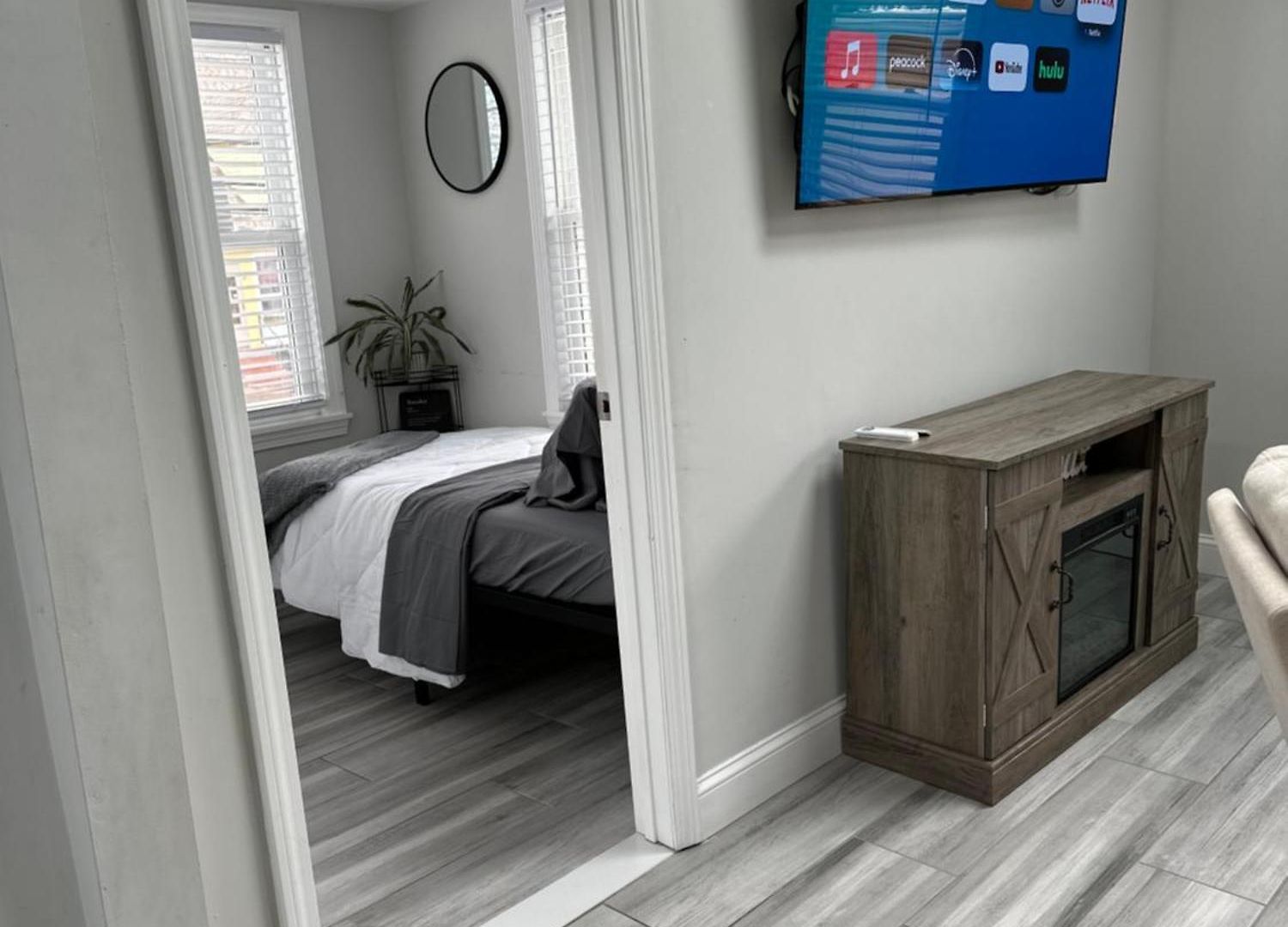 Stylish 2nd Floor Unit, Are Going To It!