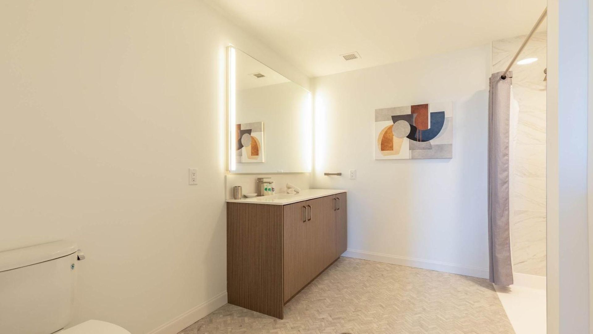 Luxury With Kitchen And Gym