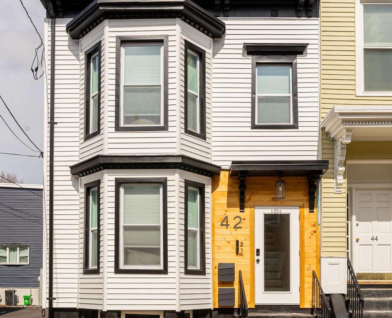 Modern East 2 Bed 2 Bath *