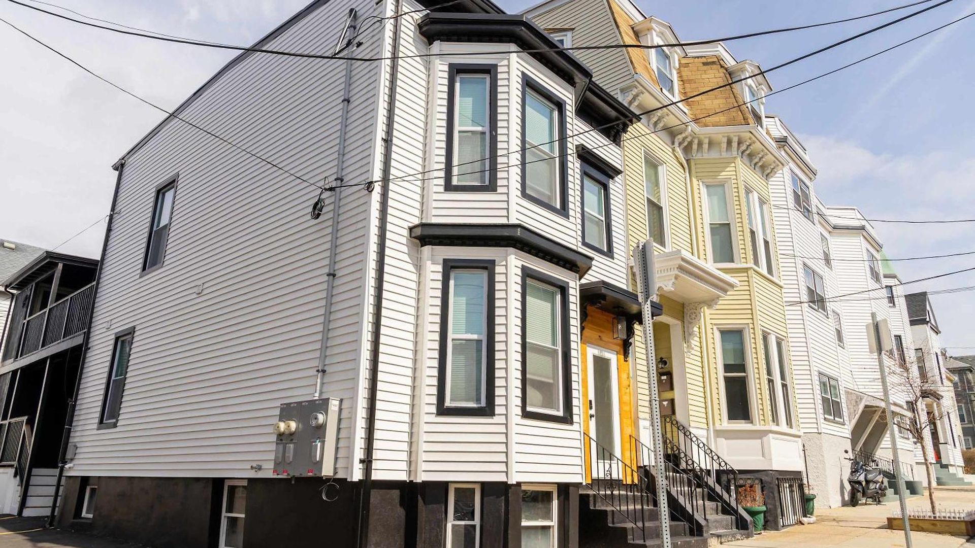 Modern East 2 Bed 2 Bath Apartment
