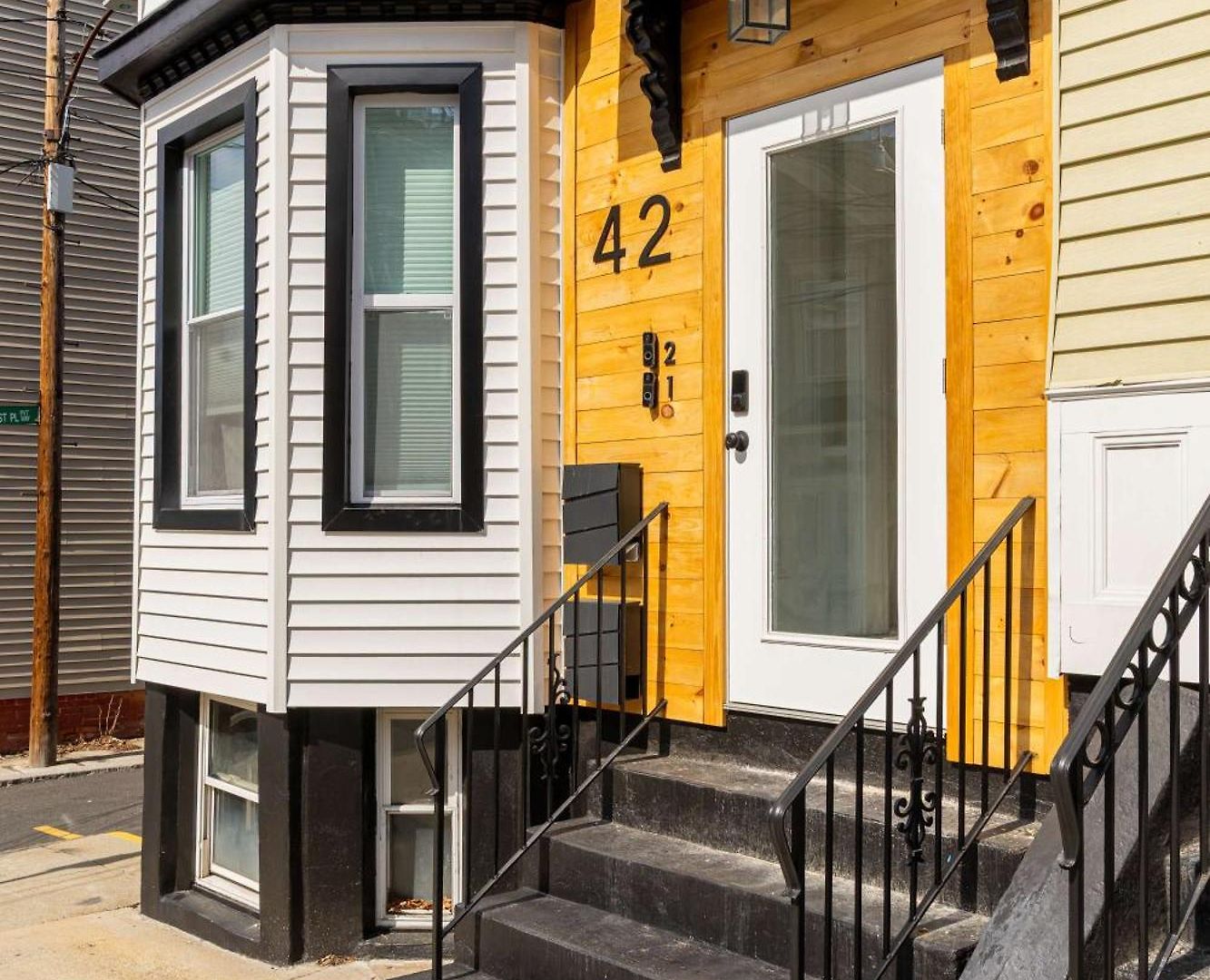 Modern East 2 Bed 2 Bath Apartment Boston