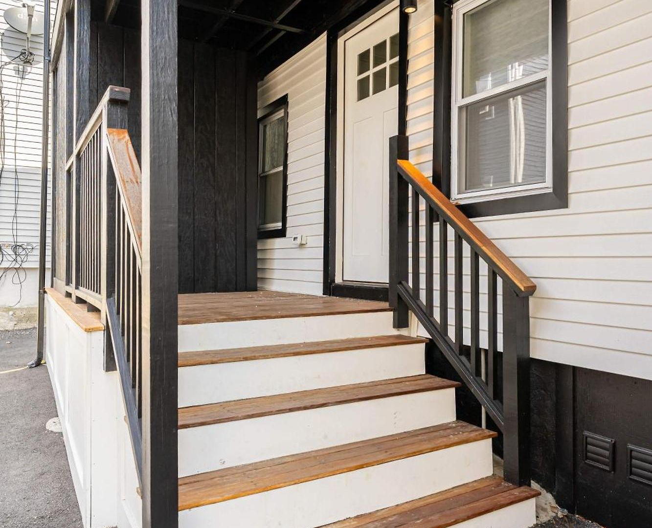 Apartment Modern East 2 Bed 2 Bath *