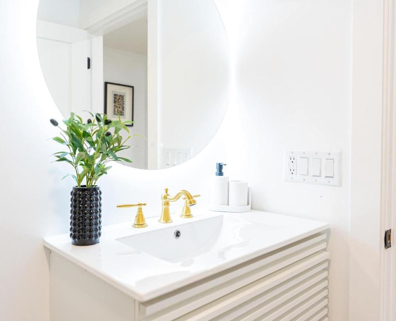 Apartment Modern East 2 Bed 2 Bath