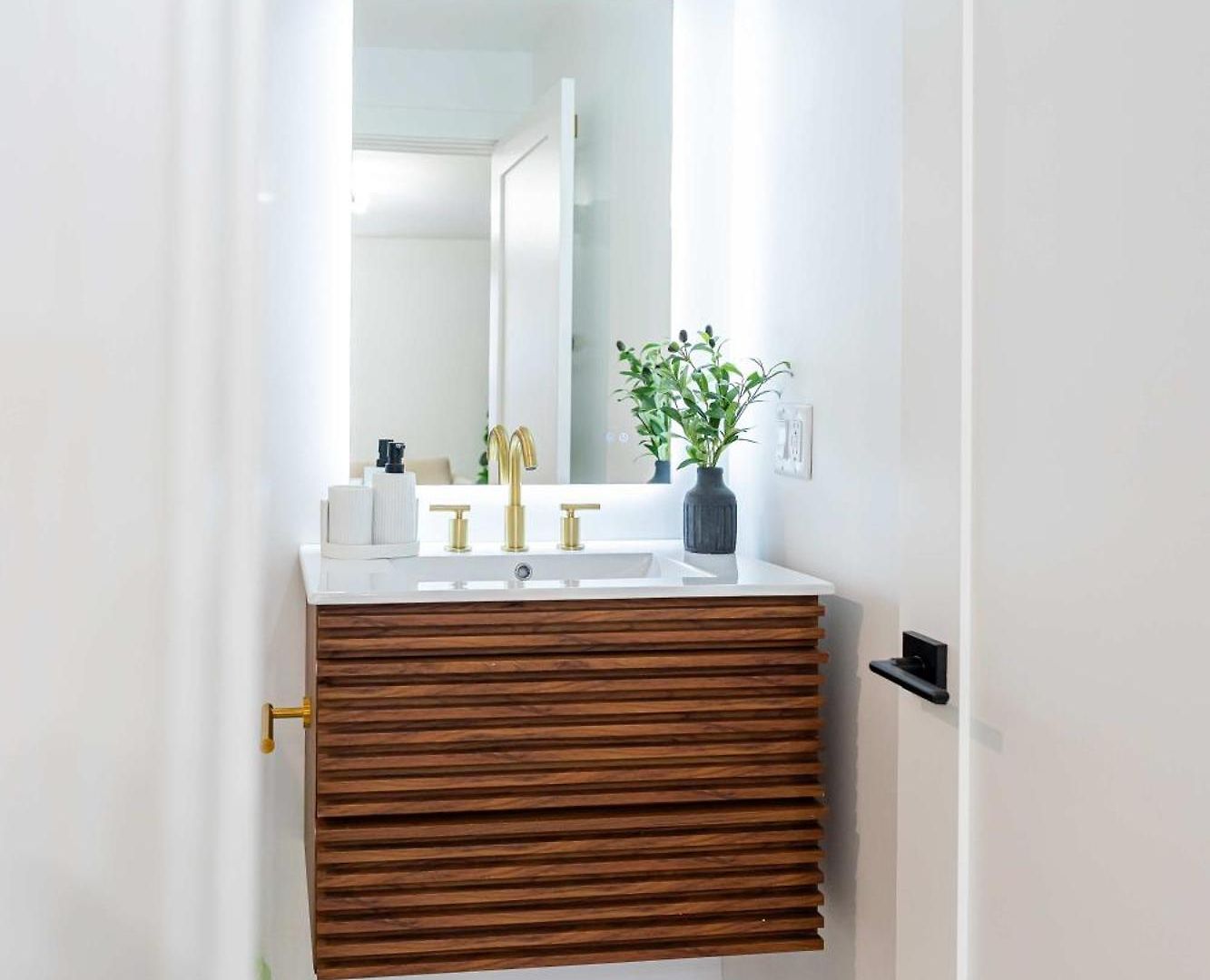 Apartment Modern East 2 Bed 2 Bath Boston
