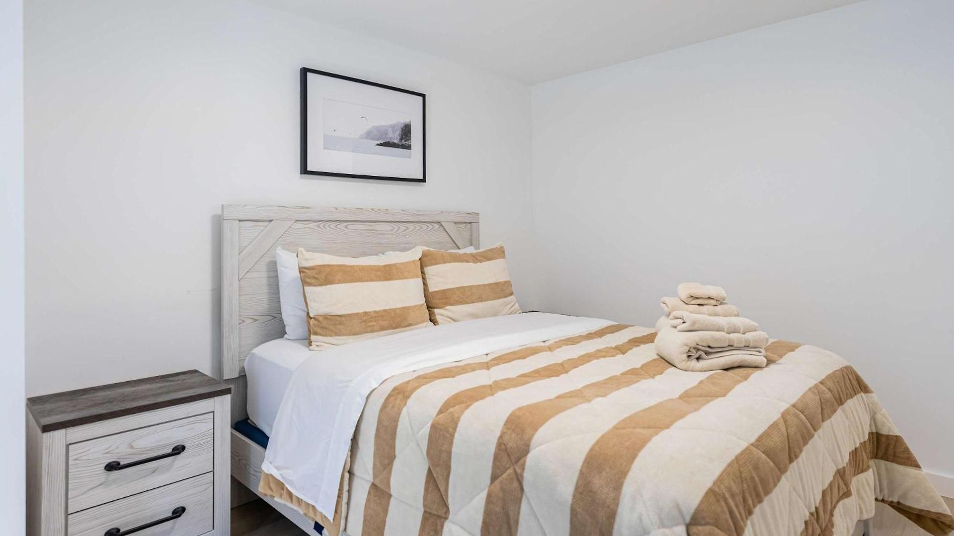 Modern East 2 Bed 2 Bath Boston