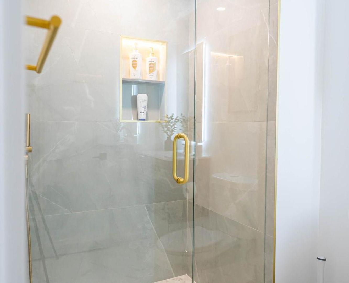 Apartment Modern East 2 Bed 2 Bath