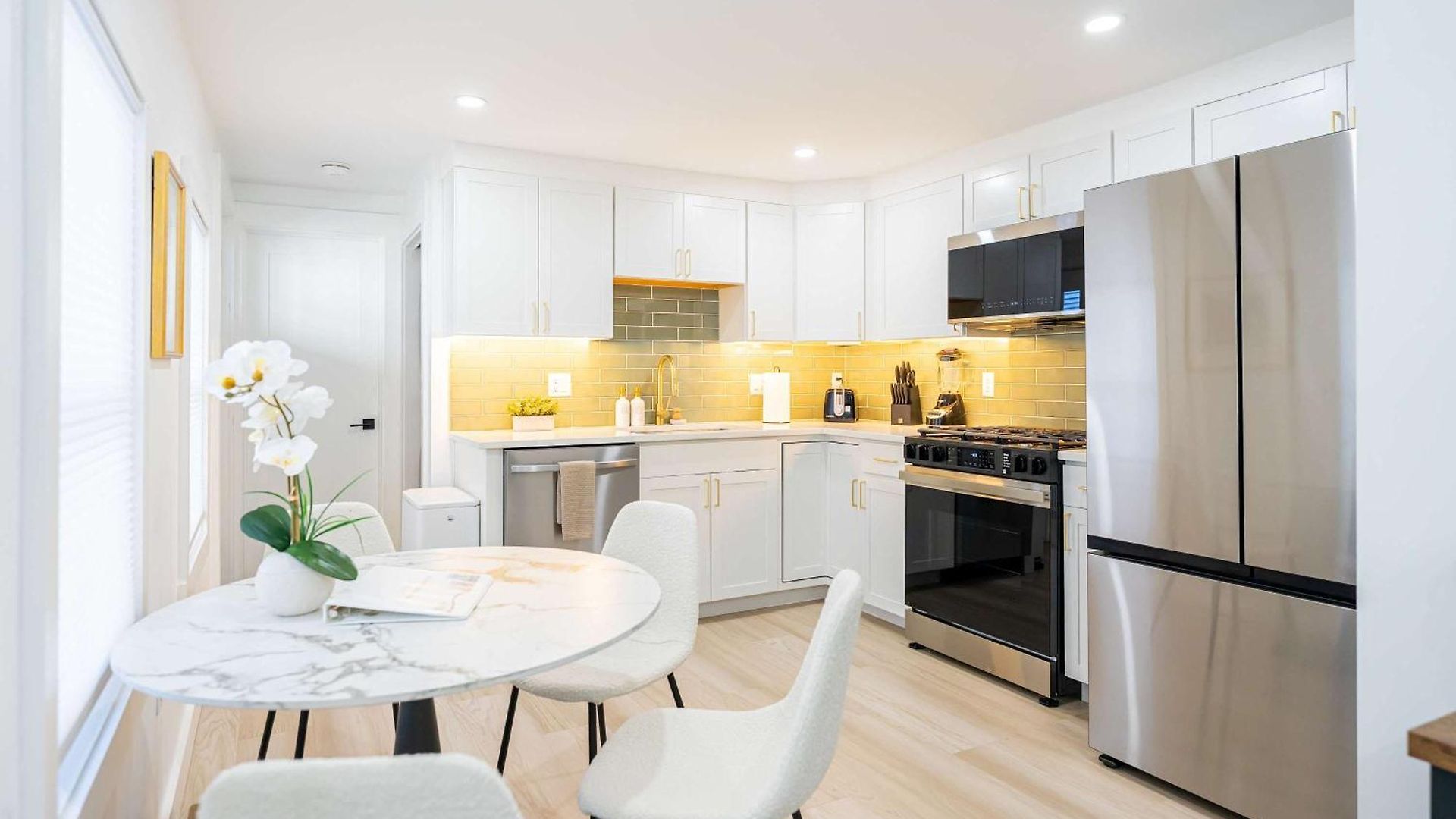Apartment Modern East 2 Bed 2 Bath Boston