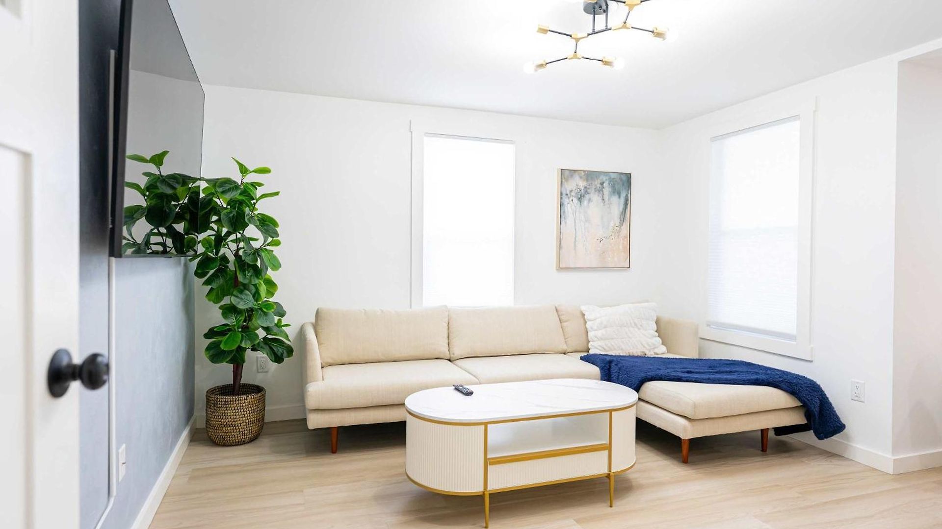Modern East 2 Bed 2 Bath * Boston