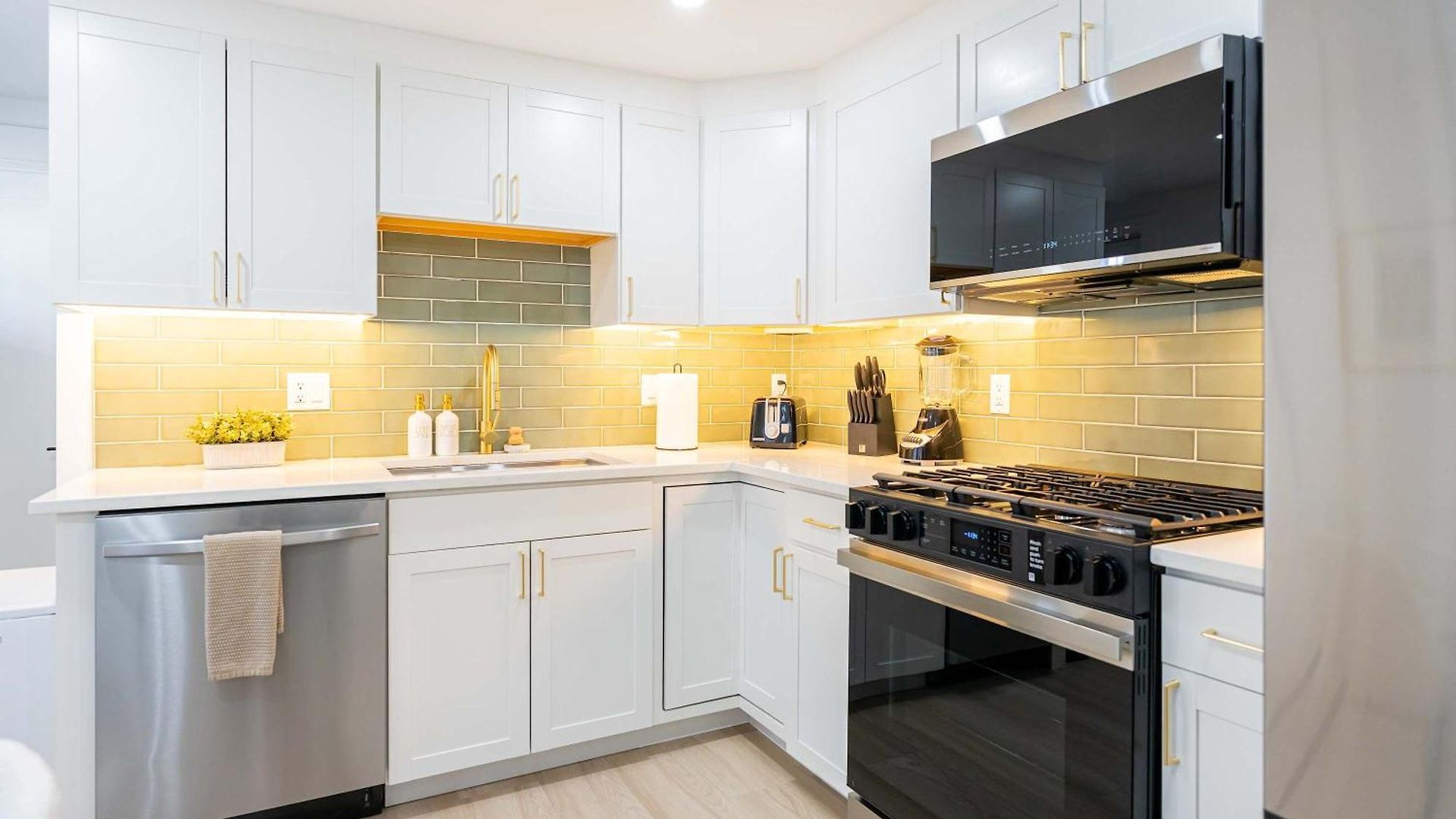 Modern East 2 Bed 2 Bath