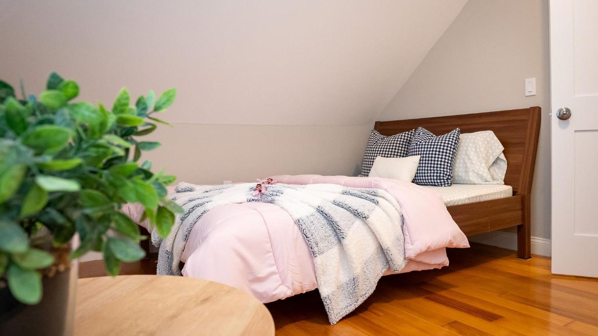 40-newly Renovated, Stylish And Beautiful With 4br Apartment *