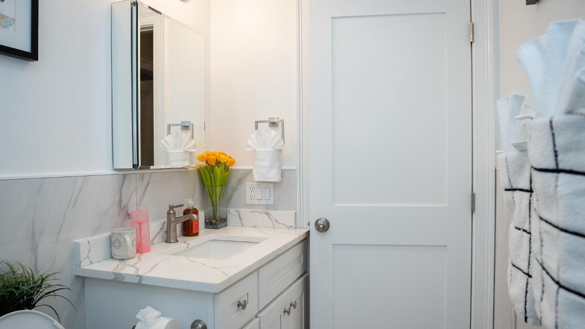 Apartment 40-newly Renovated, Stylish And Beautiful With 4br