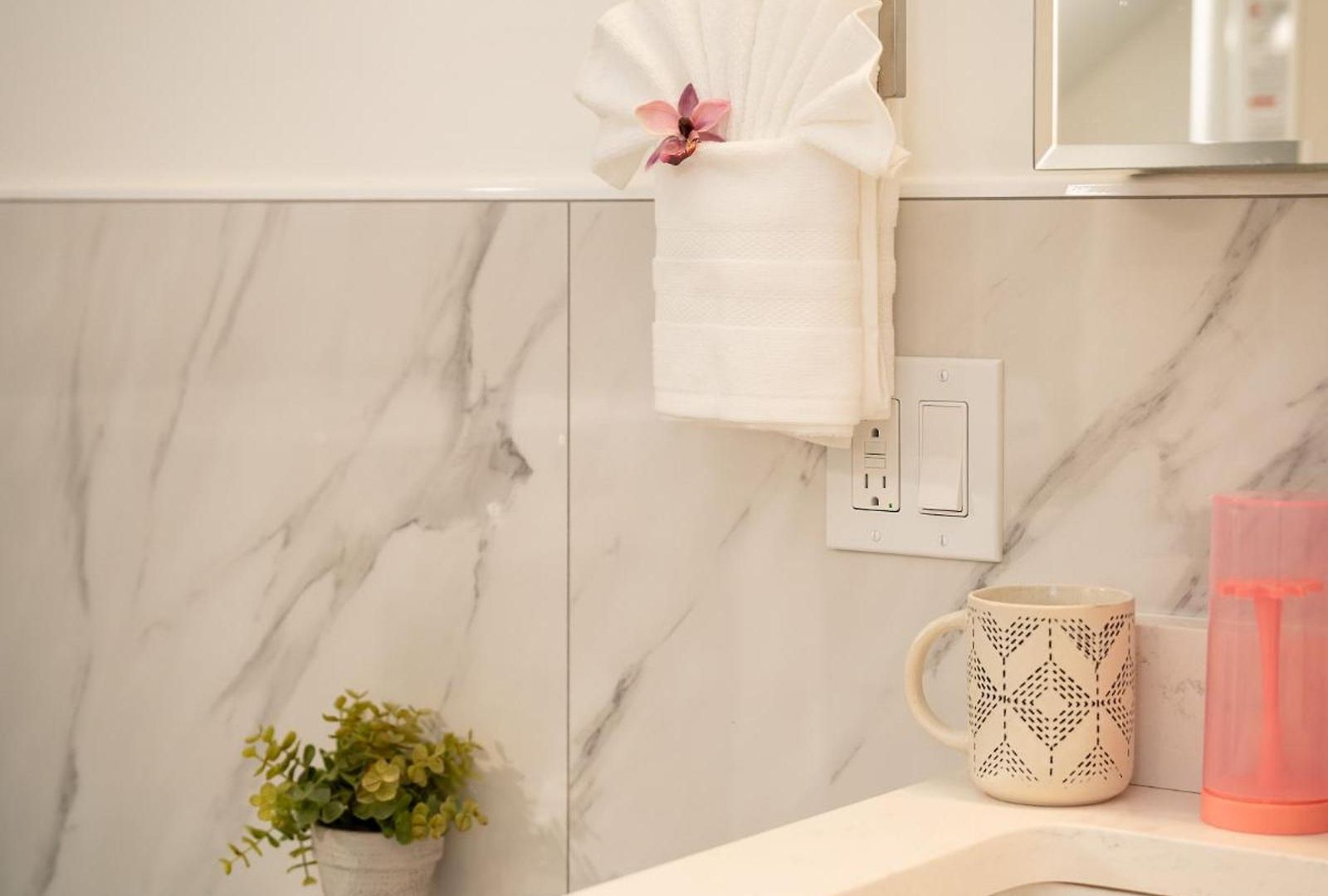 Apartment 40-newly Renovated, Stylish And Beautiful With 4br *