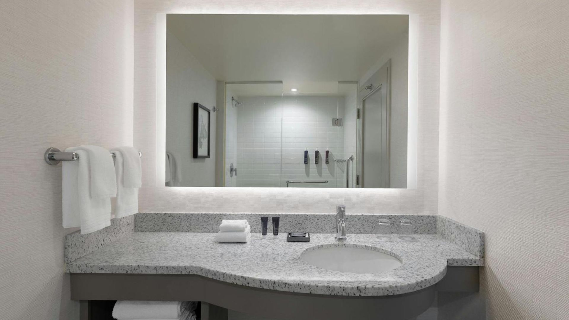 Renaissance Seaport District 4* Boston