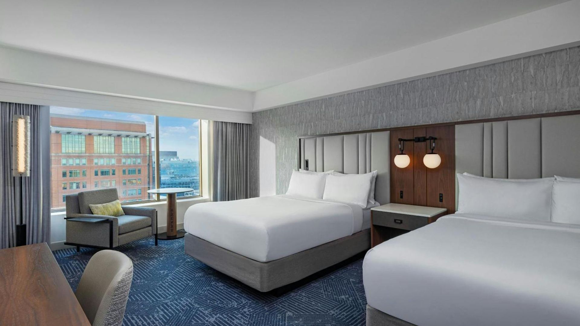 Hotel Renaissance Seaport District 4*