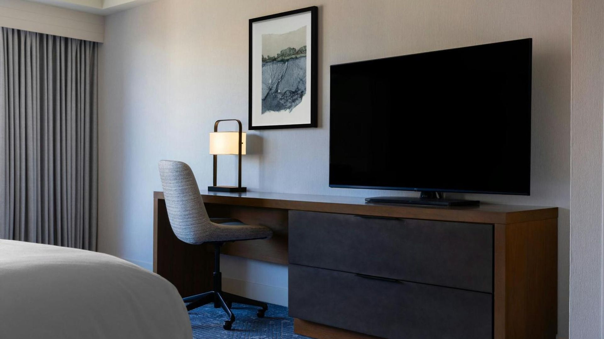 Renaissance Seaport District Hotel 4*