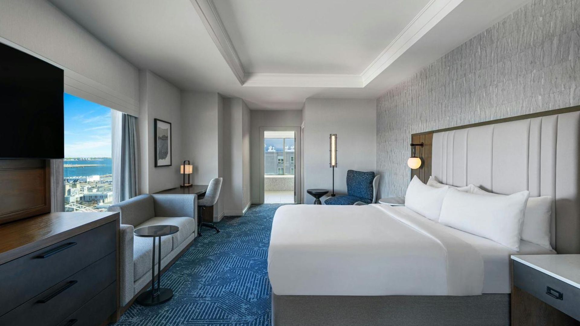 Renaissance Seaport District 4*