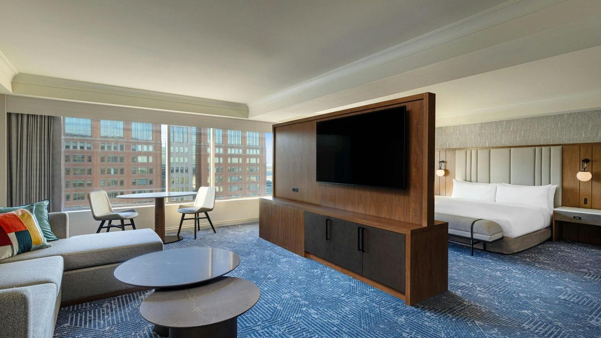 Renaissance Seaport District Hotel 4*