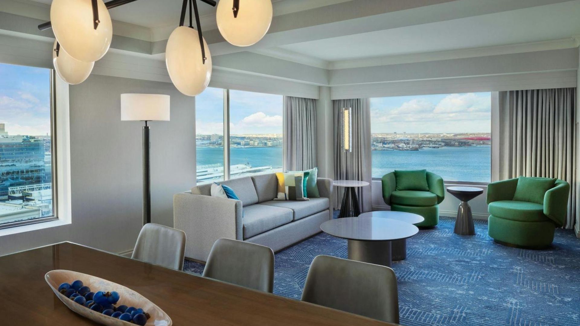 Renaissance Seaport District 4* Boston