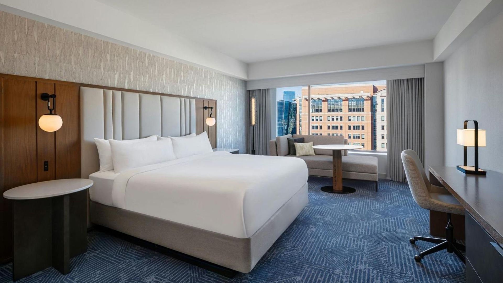 Renaissance Seaport District Hotel 4*