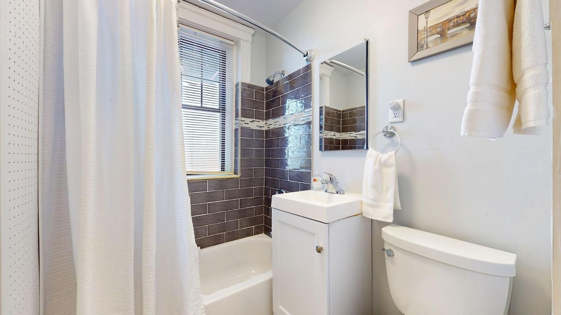 Apartment Renovated, Spacious Studio, Near Bc, Bu, Porch