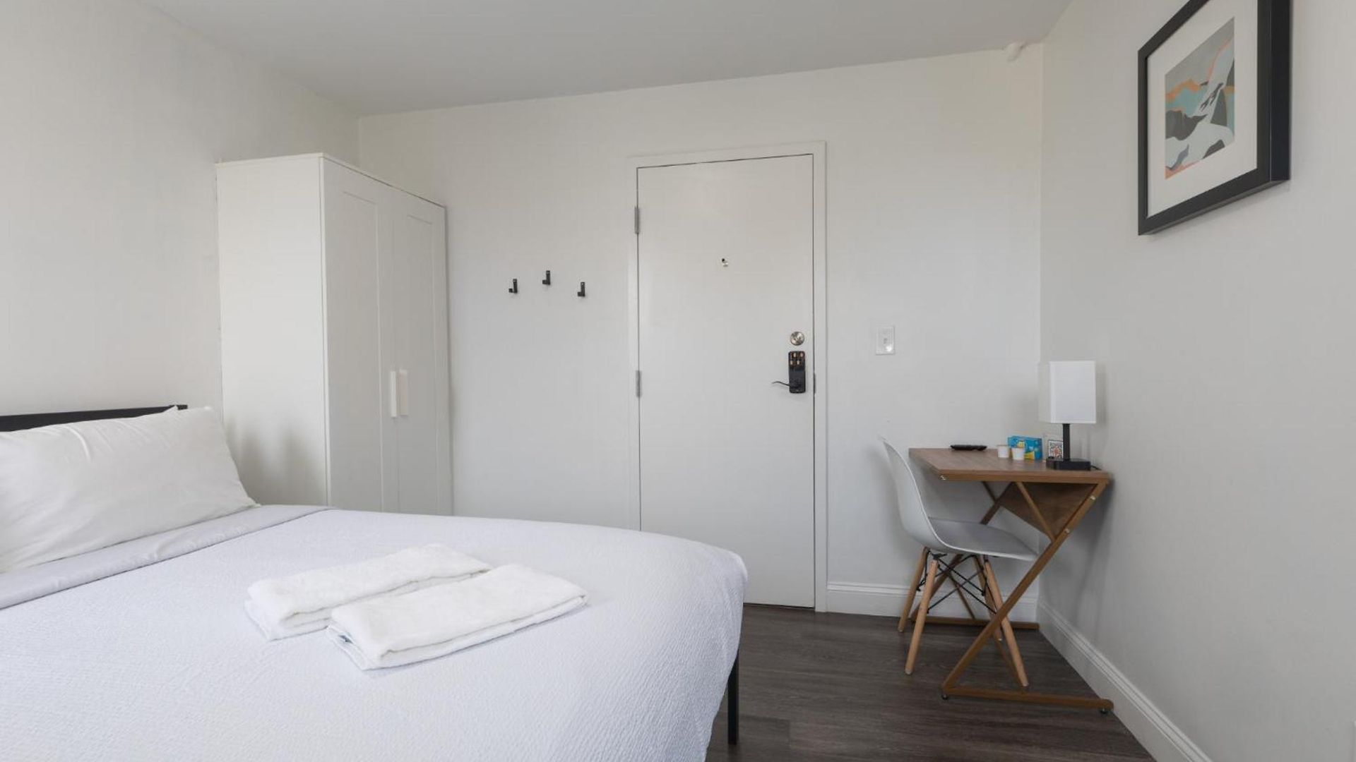 Apartment Quarters On Dot By Thatch